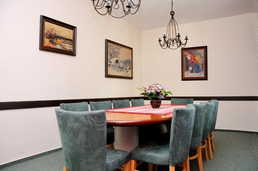 Hotel Leopold Račín מראה חיצוני תמונה